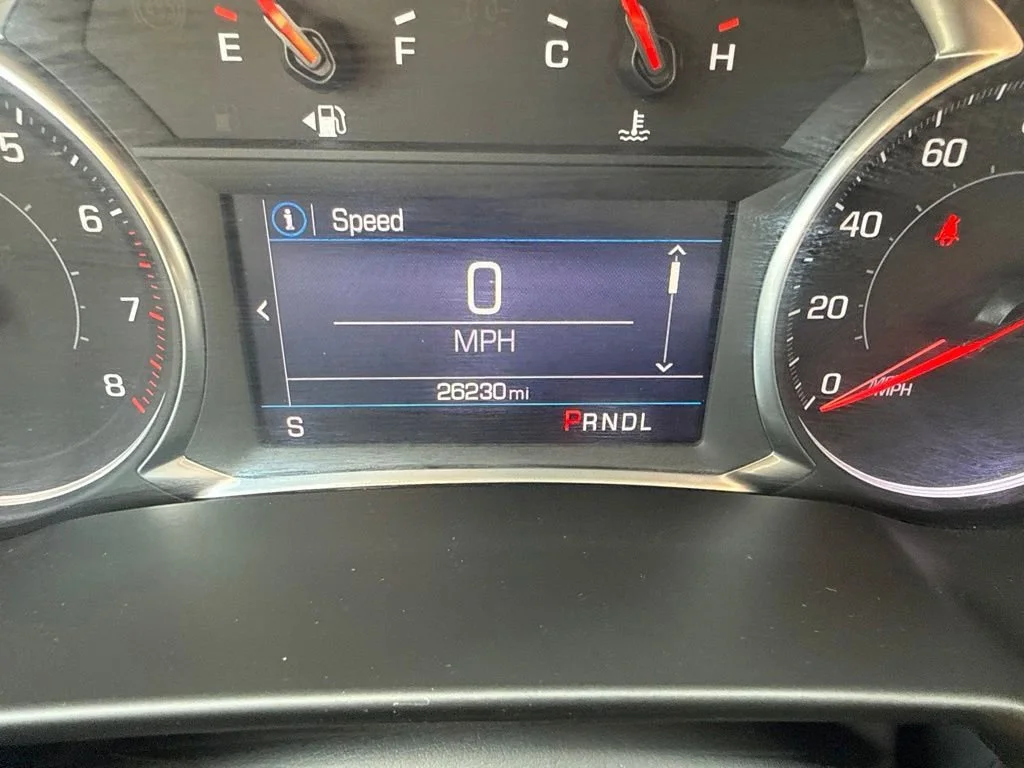 Used 2022 Silver Ice Metallic Chevrolet 2LT image 17