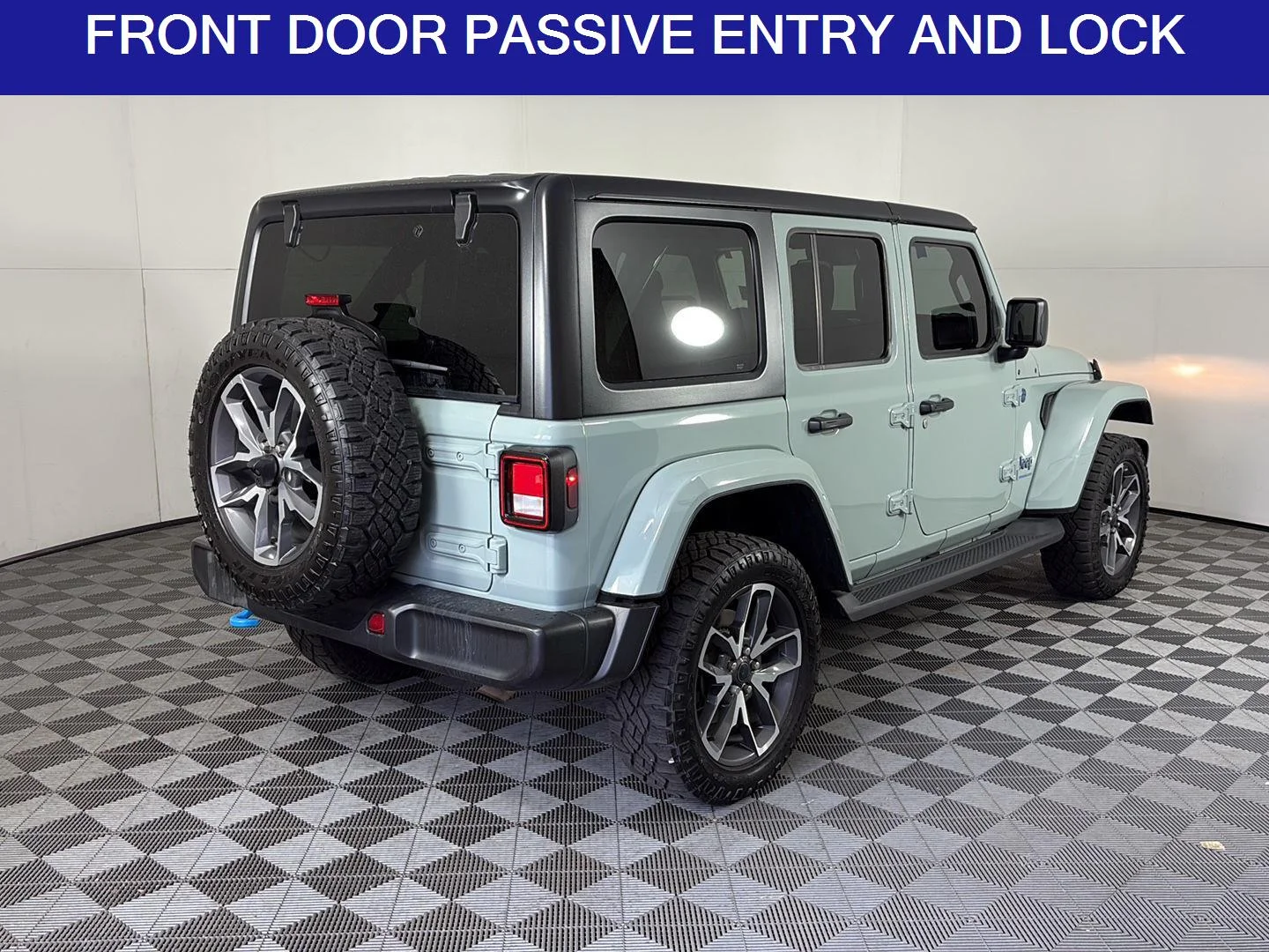 Used 2024 Earl Clearcoat Jeep Sport S image 5