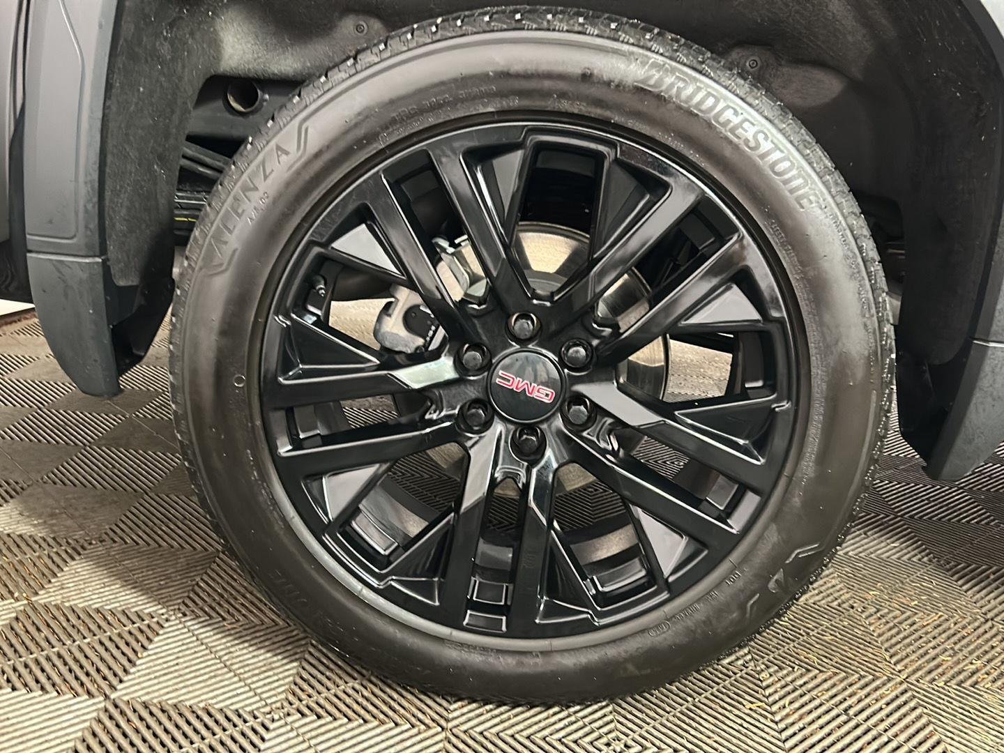 Used 2025 Onyx Black GMC Denali image 2