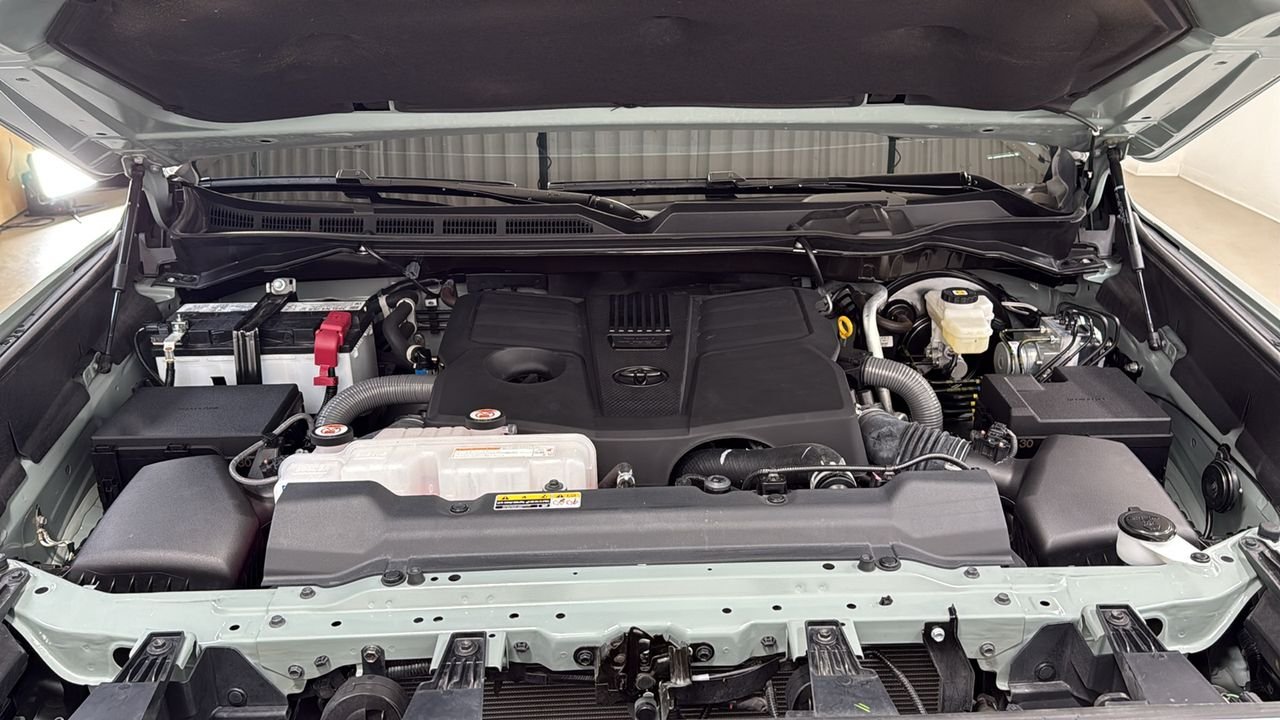 Certified Used 2025  Toyota Limited image 25