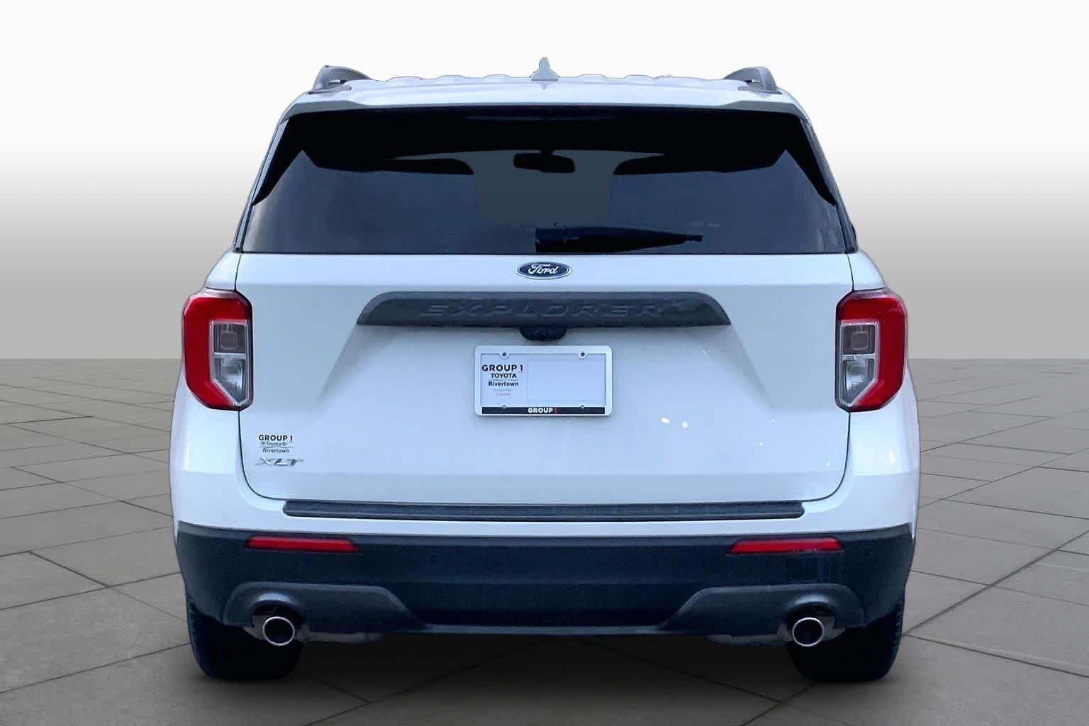 Used 2022 Star White Metallic Tri-Coat Ford XLT image 4