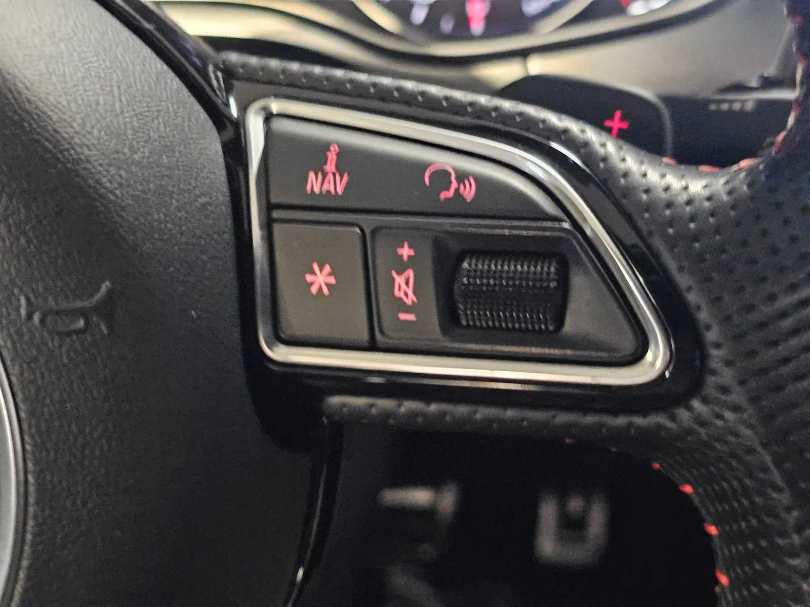 Used 2018 Brilliant Black Audi Premium Plus image 16