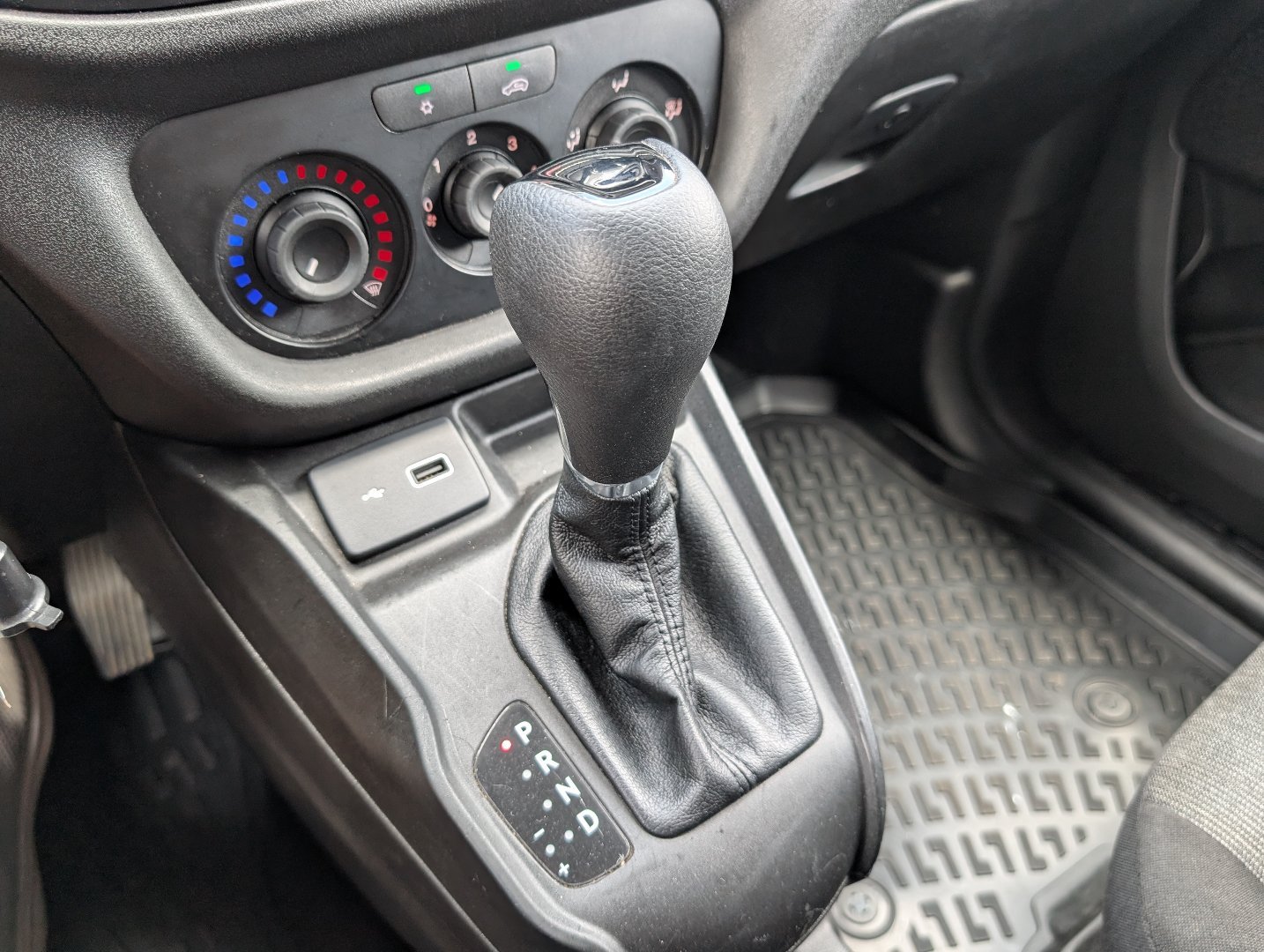 Used 2021 Black Metallic Ram Tradesman SLT image 17