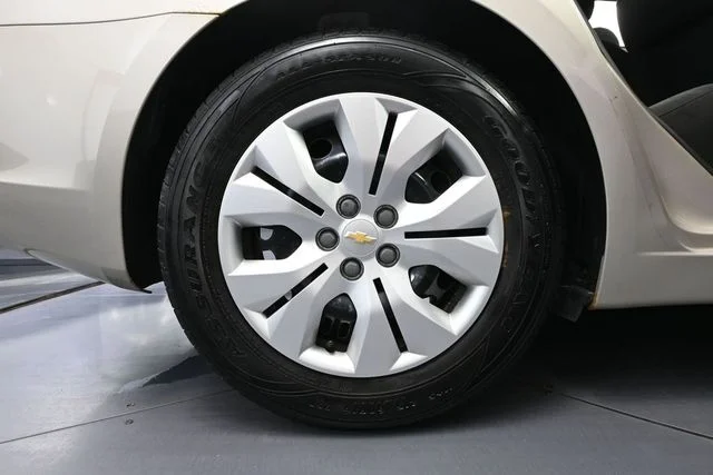 2013 Chevrolet Cruze LS - Photo 13