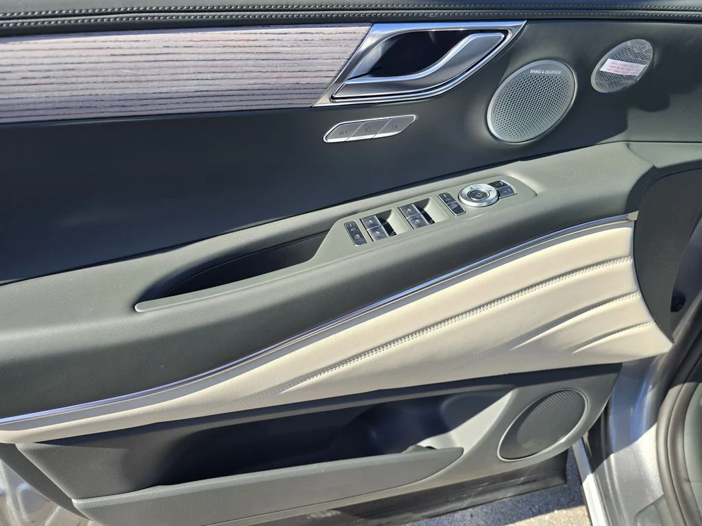New 2027 White Genesis 2.5T Advanced image 15