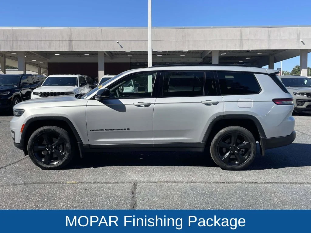 Used 2024 Silver Jeep Altitude X image 6