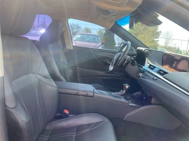 Used 2021 Black Lexus 300h Luxury image 28