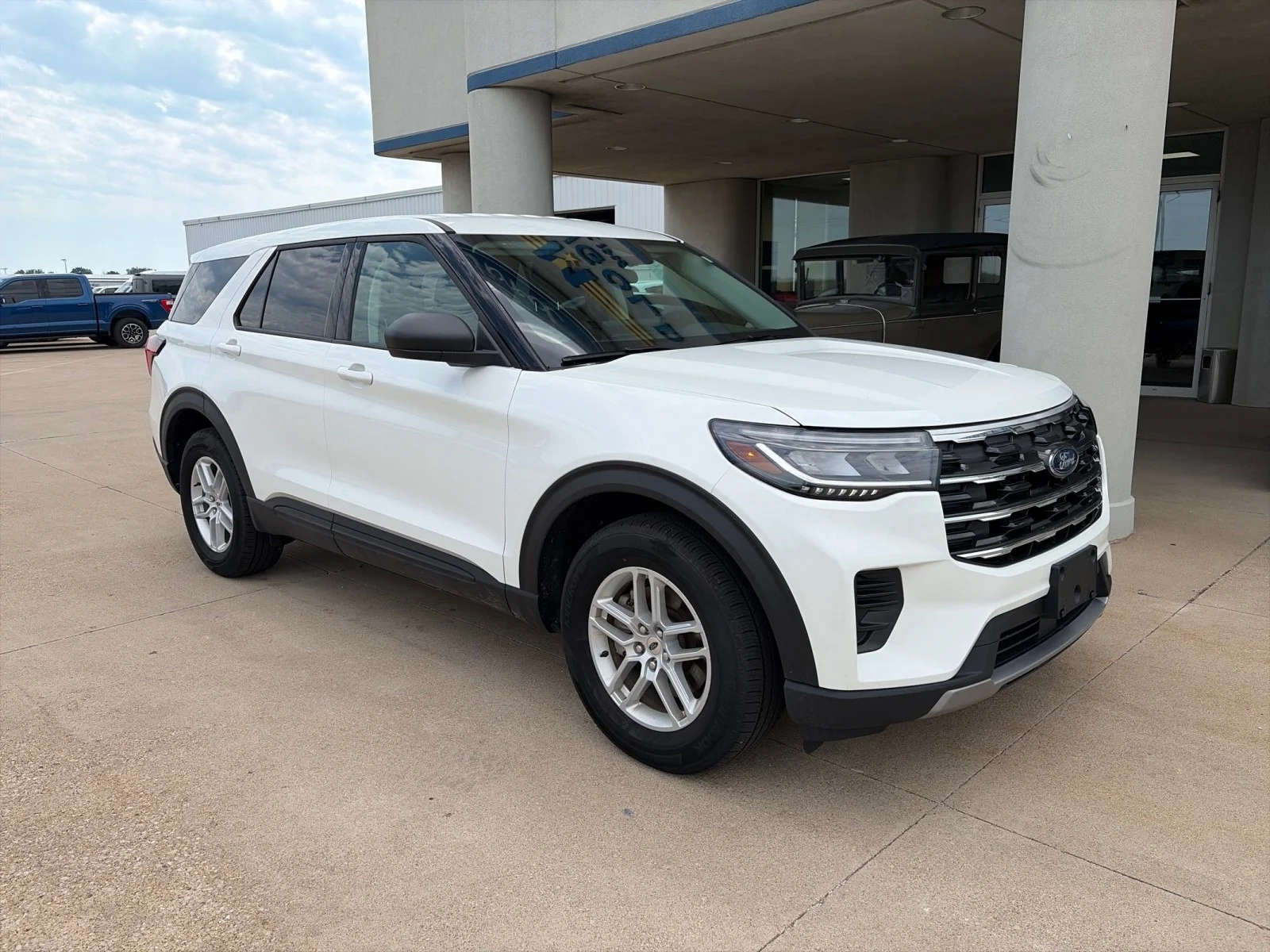 New 2026 Star White Metallic Tri-Coat Ford Active 100A image 2