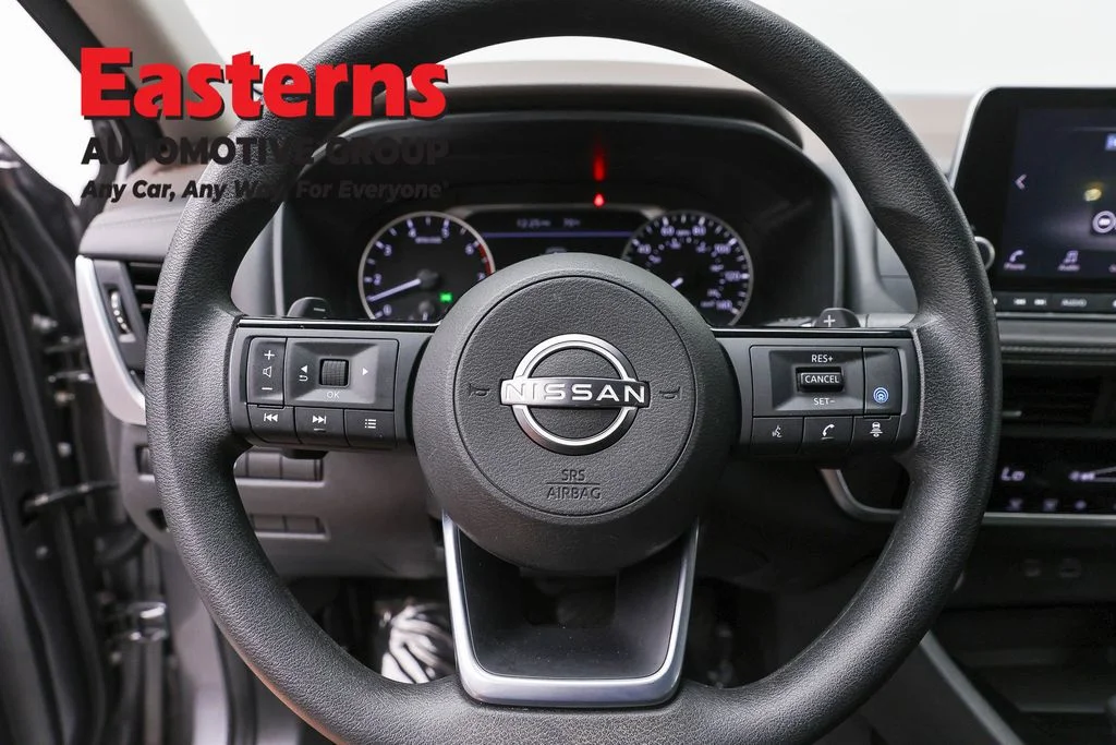 Used 2023 Gray Nissan SV image 10