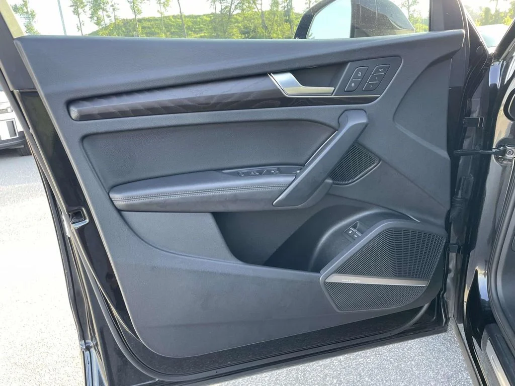 Used 2020 Mythos Black Metallic Audi Premium Plus image 5