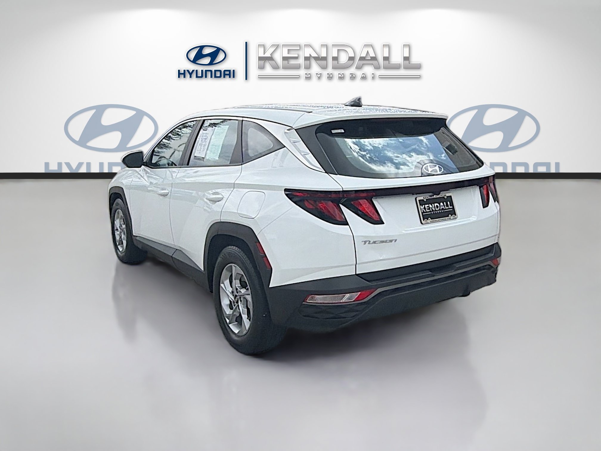 Used 2024 White Pearl Hyundai SE image 4