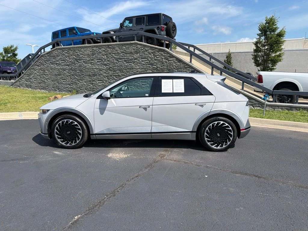Used 2024 Gray Hyundai Limited image 4