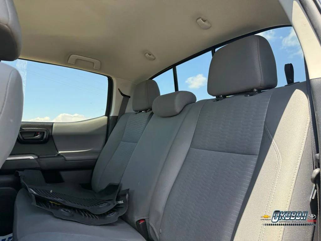 Used 2018 Silver Toyota SR5 image 15