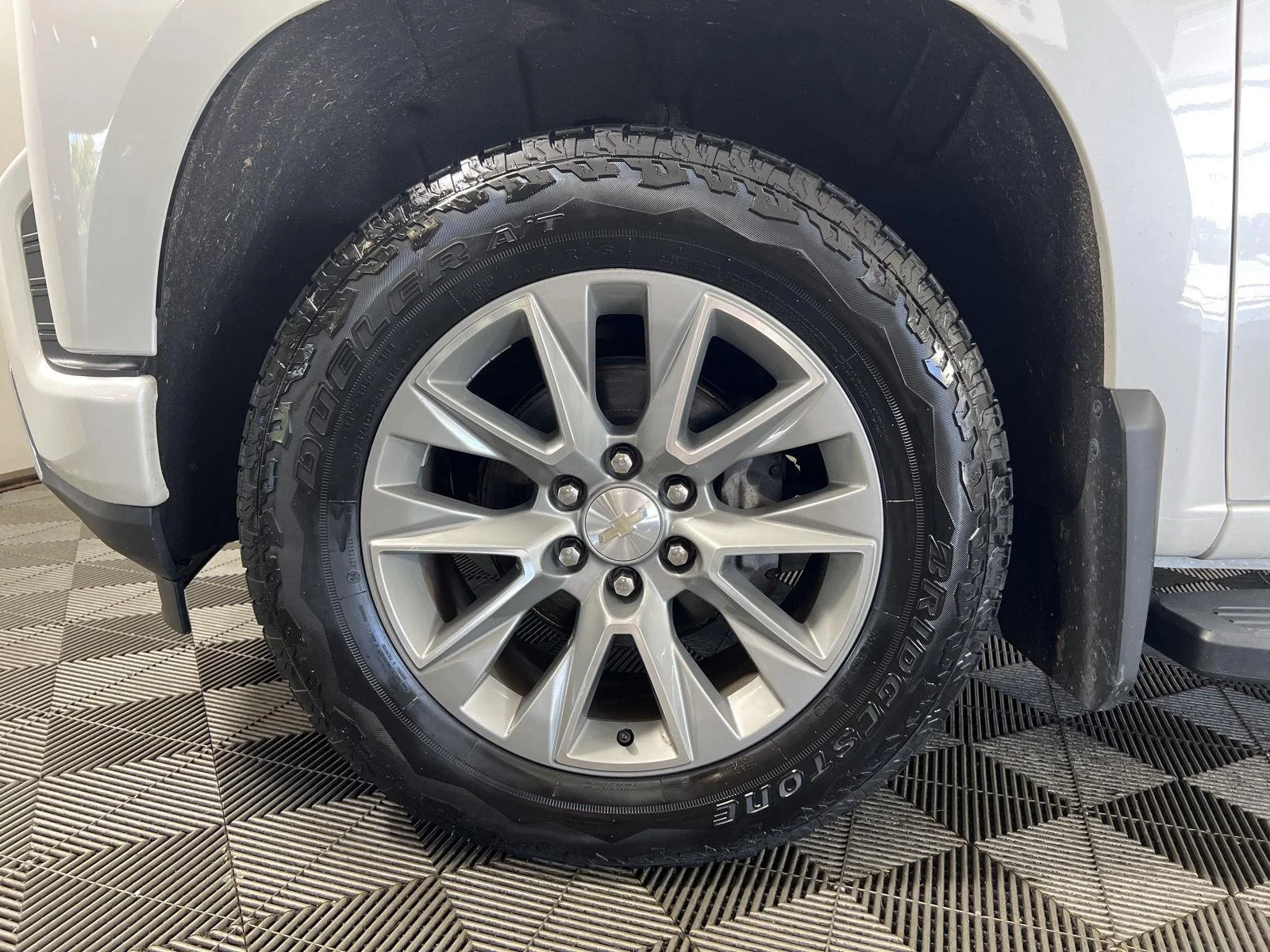 Used 2021 Pearl Chevrolet High Country image 30