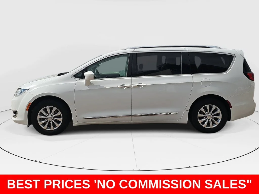 Used 2018 White Chrysler Touring L image 6
