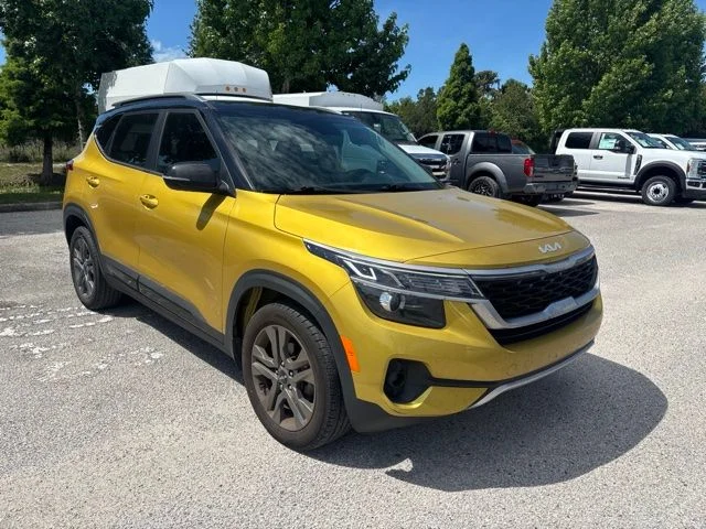 Used 2023 Yellow Kia S image 3