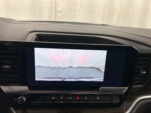 Used 2022 Silver GMC Elevation image 18