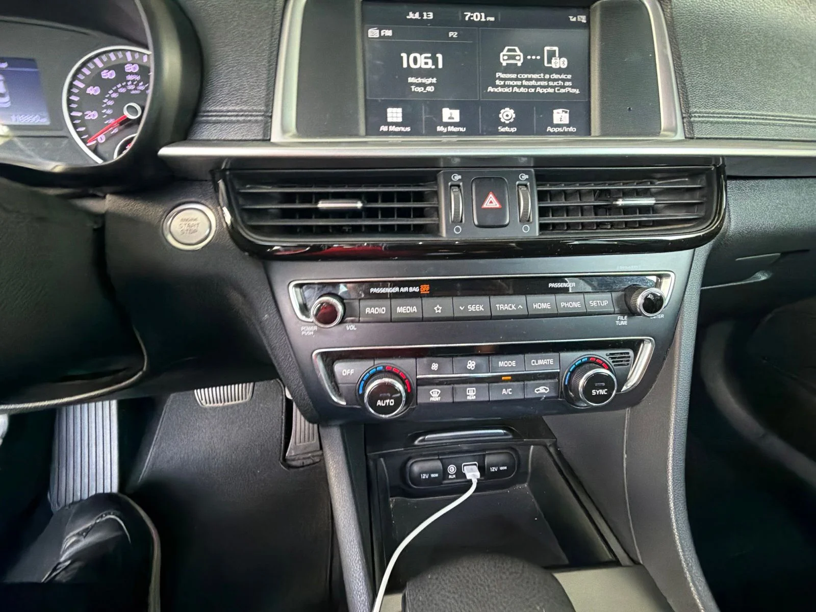 Used 2019 White Kia S image 9