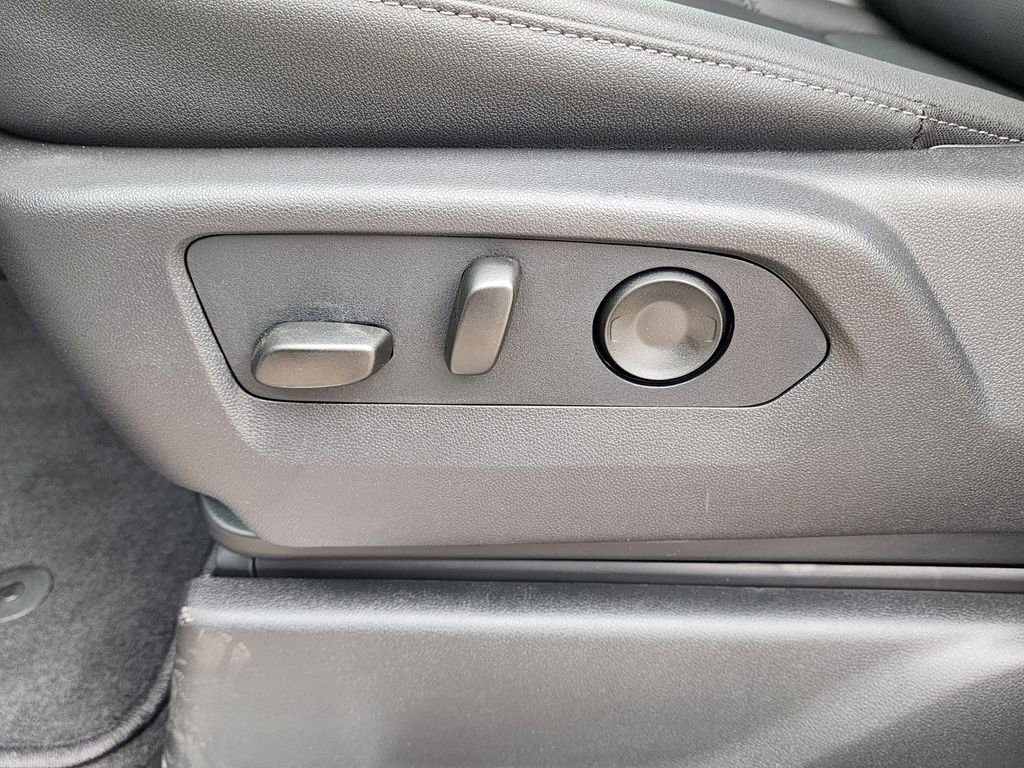 2026 GMC Sierra 1500 SLT - Photo 18