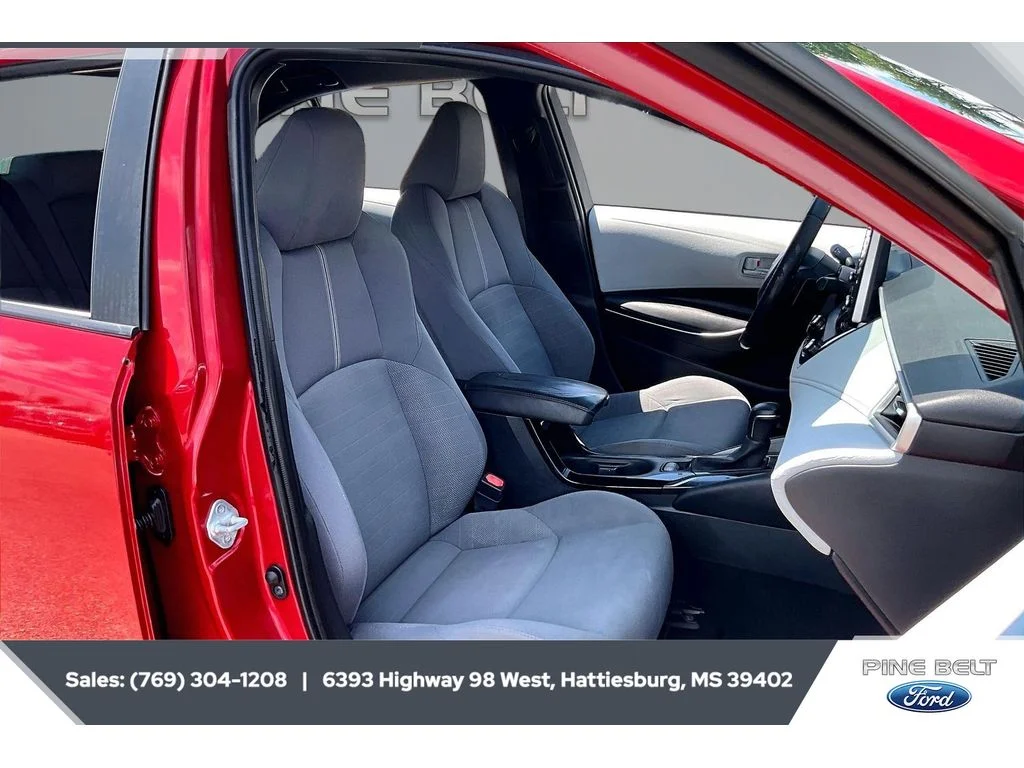 Used 2020 Barcelona Red Metallic Toyota SE image 6