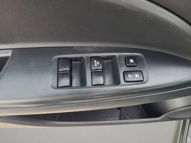 Used 2024  Mitsubishi ES image 16