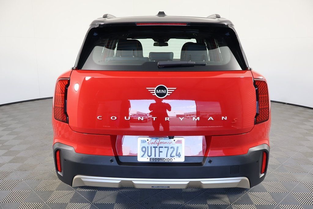Used 2025 Chili Red MINI  image 5