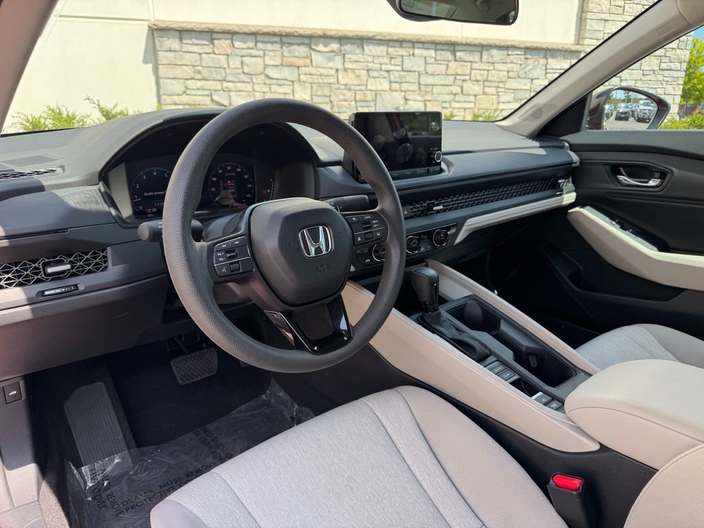 2025 Honda Accord SE - Photo 17