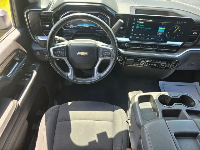 Used 2025 White Chevrolet LT image 13