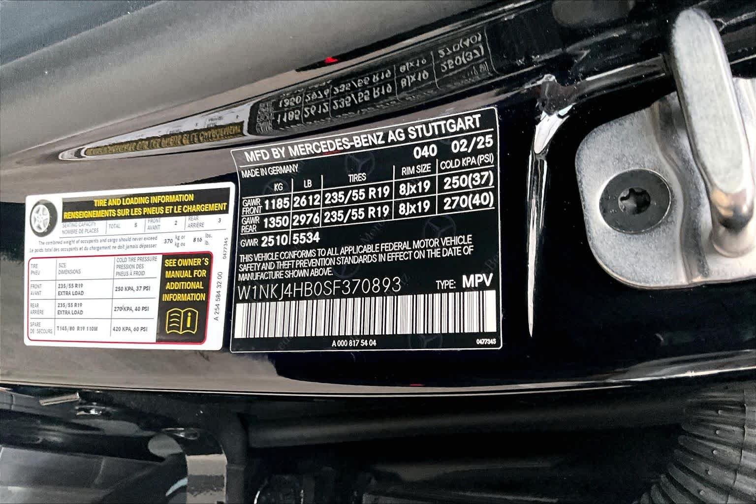 Used 2025 Black Mercedes-Benz GLC 300 image 38