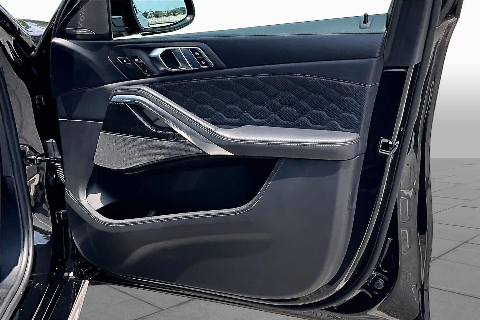 Used 2022 Black Sapphire Metallic BMW  image 23