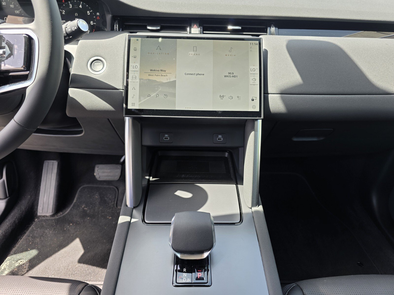 New 2025 Fuji White Land Rover P250 S image 15