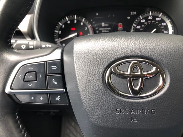 Used 2021 Blizzard Pearl Toyota Limited image 26