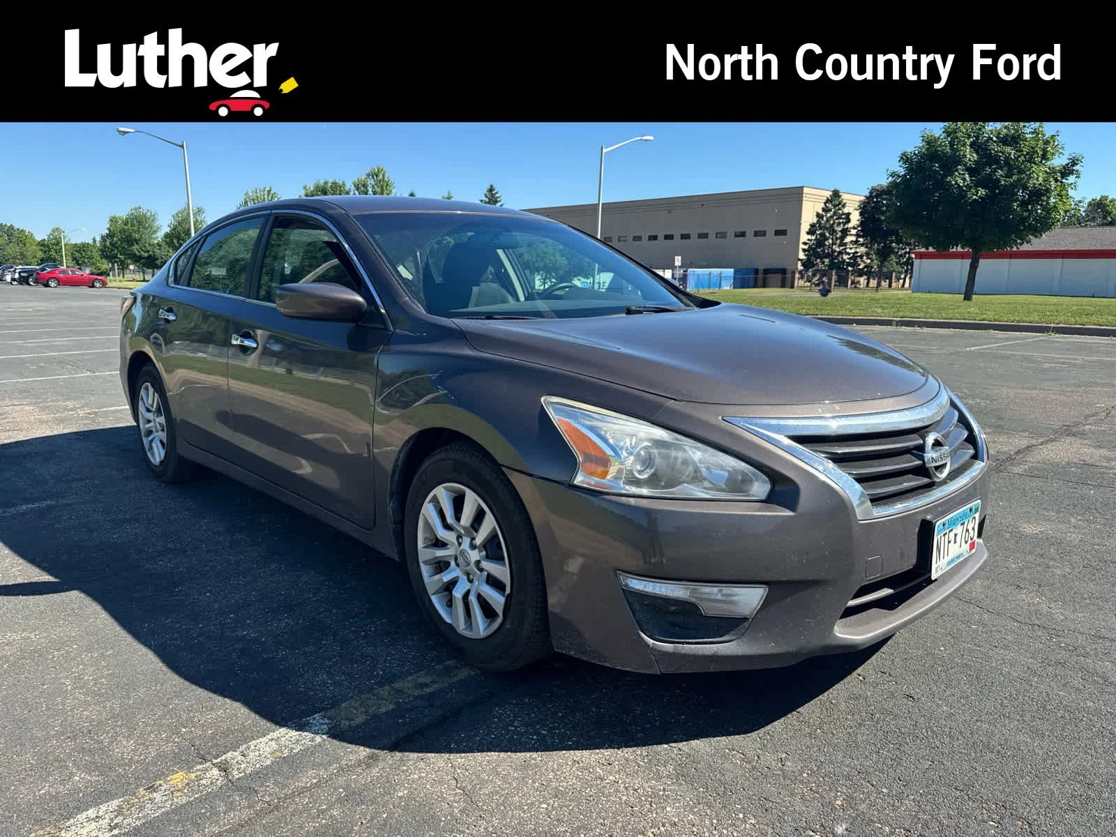 Used 2015 Java Metallic Nissan 2.5 image 1