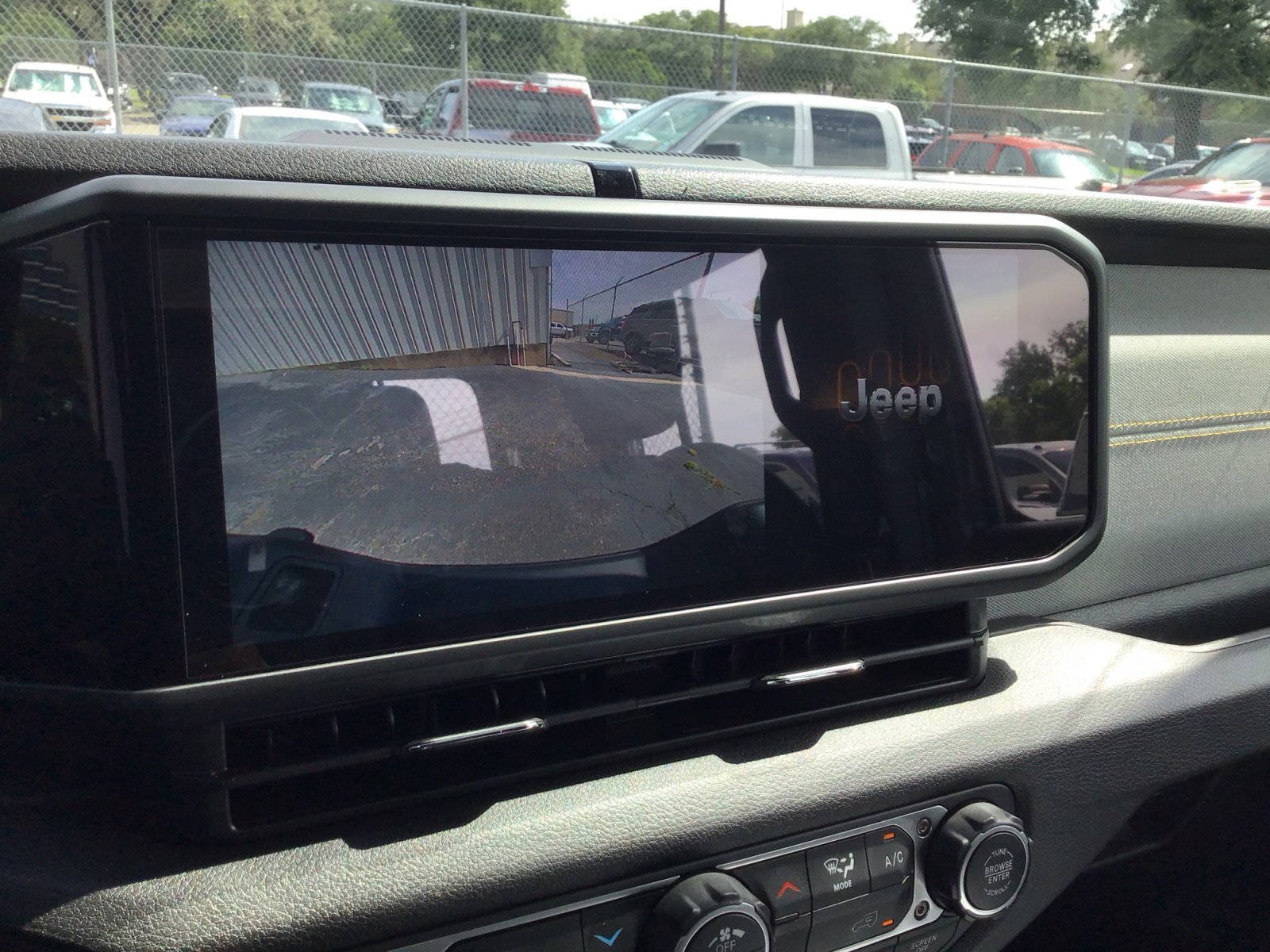 Used 2025 Anvil Clearcoat Jeep Sport image 3