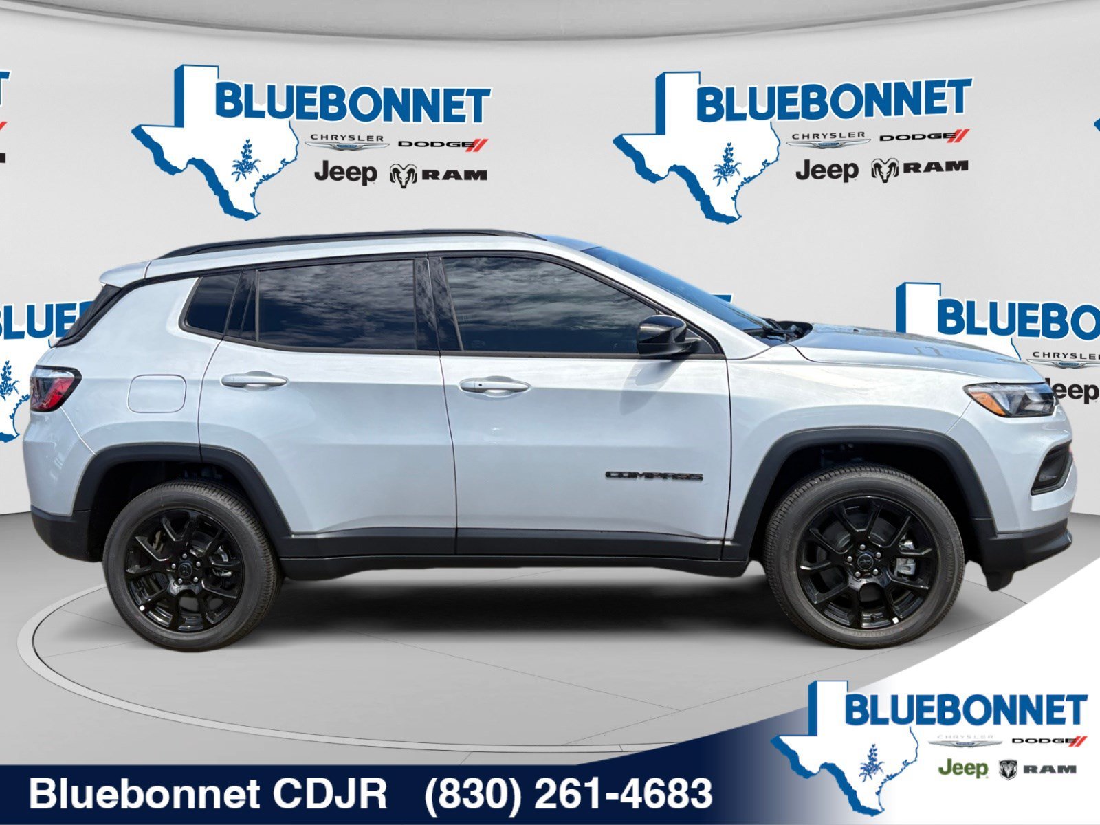 New 2026 Silver Zynith Metallic Clearcoat Jeep Latitude image 4