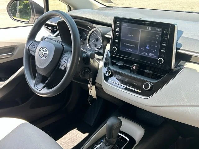 Used 2020 White Toyota LE image 29