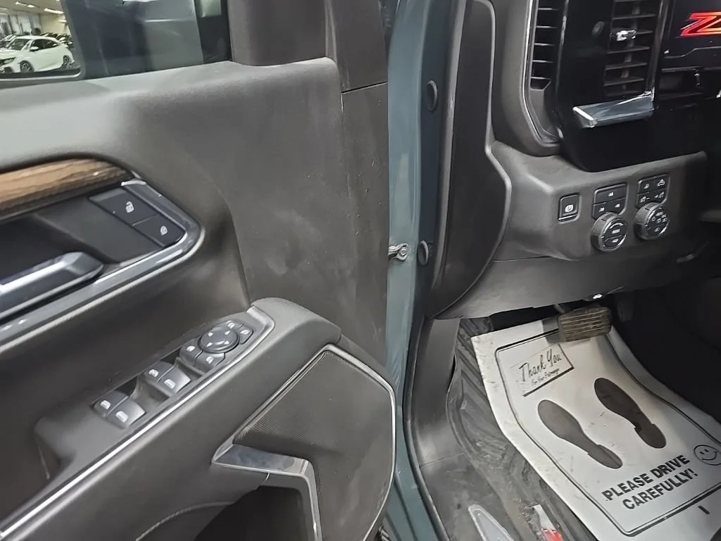 Used 2025 Cypress Gray Chevrolet LT image 27