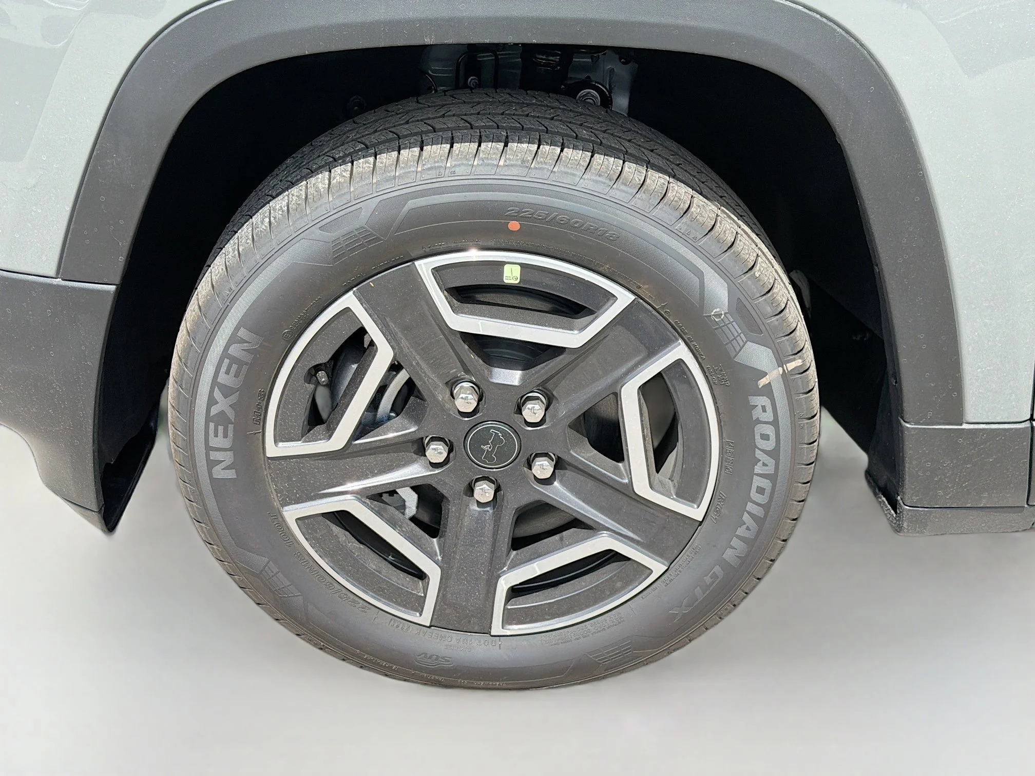 New 2026 Sting-Gray Clear-Coat Exterior Paint Jeep Laredo image 39