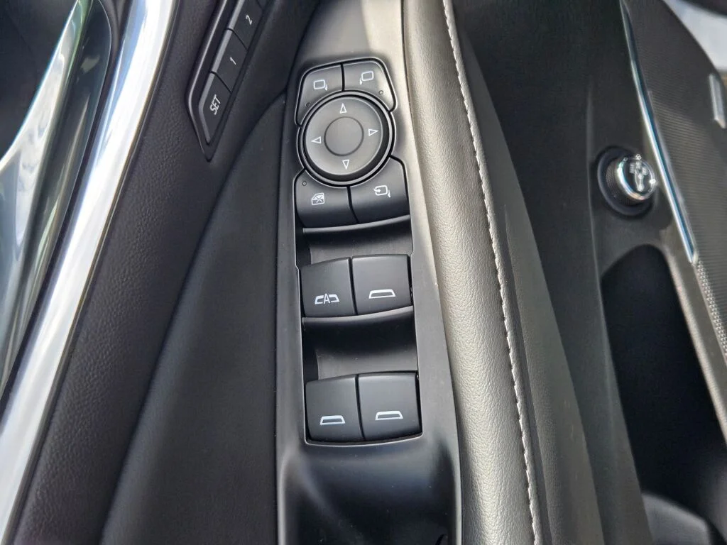 Used 2023 Gray Buick Avenir image 24