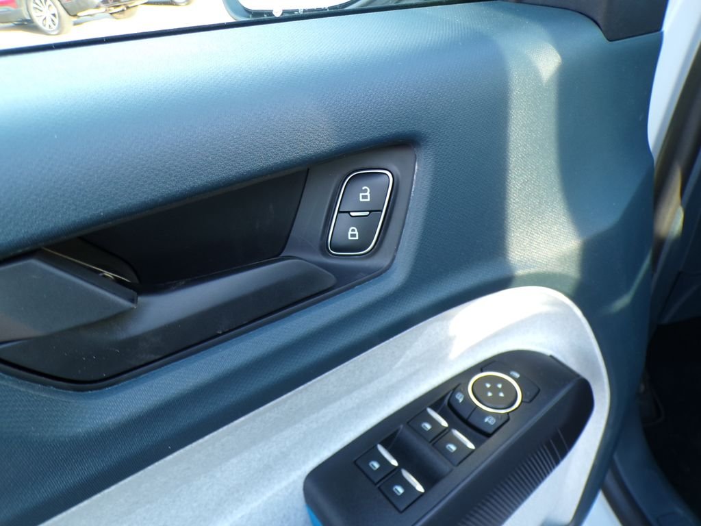 New 2026 Space White Metallic Ford XLT image 9