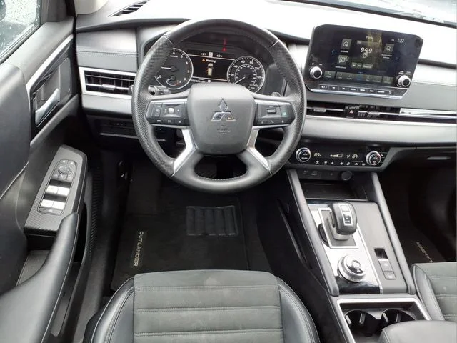 Used 2024 Black Mitsubishi SE image 17