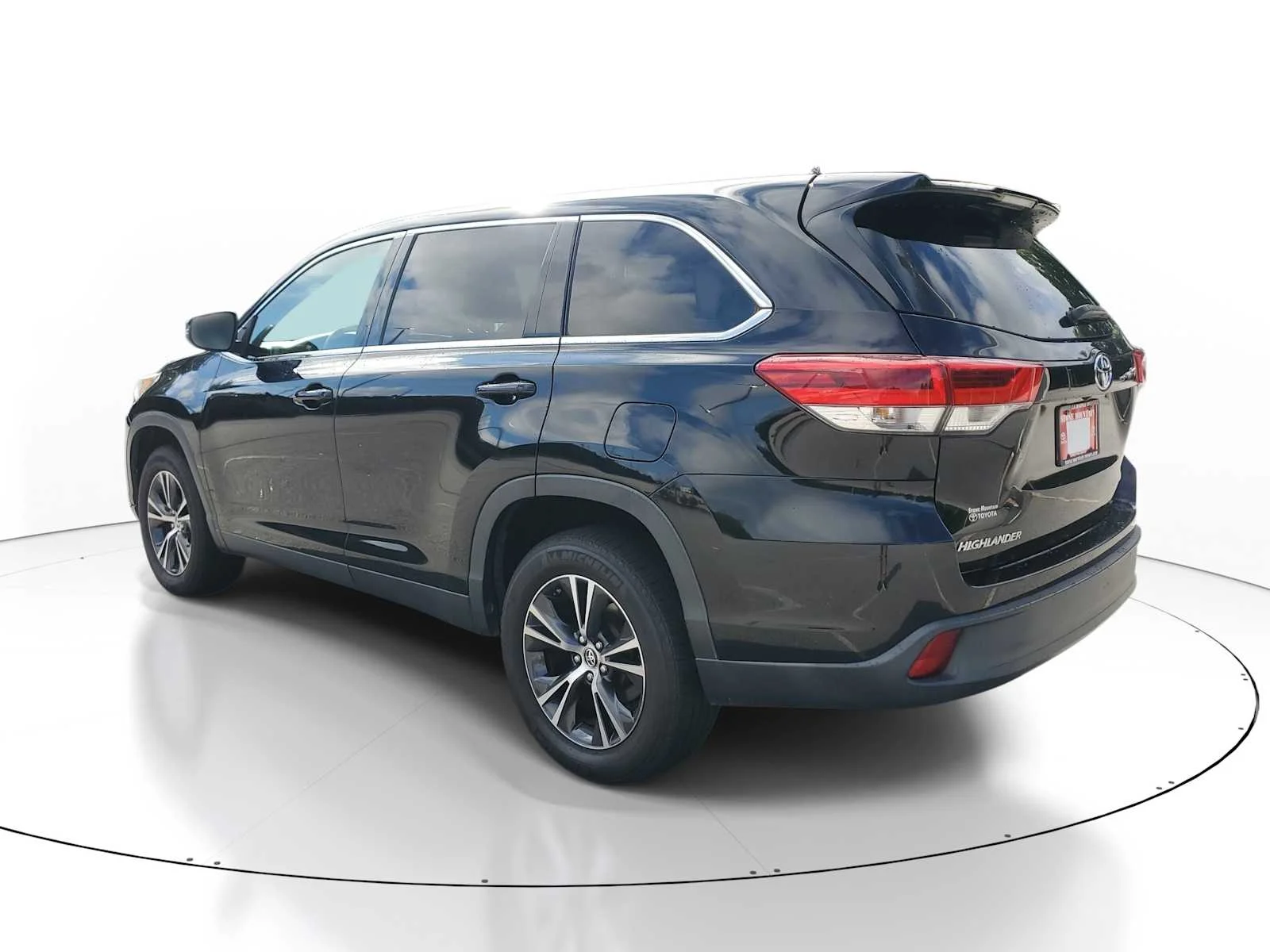 Used 2019 Midnight Black Metallic Toyota LE image 4
