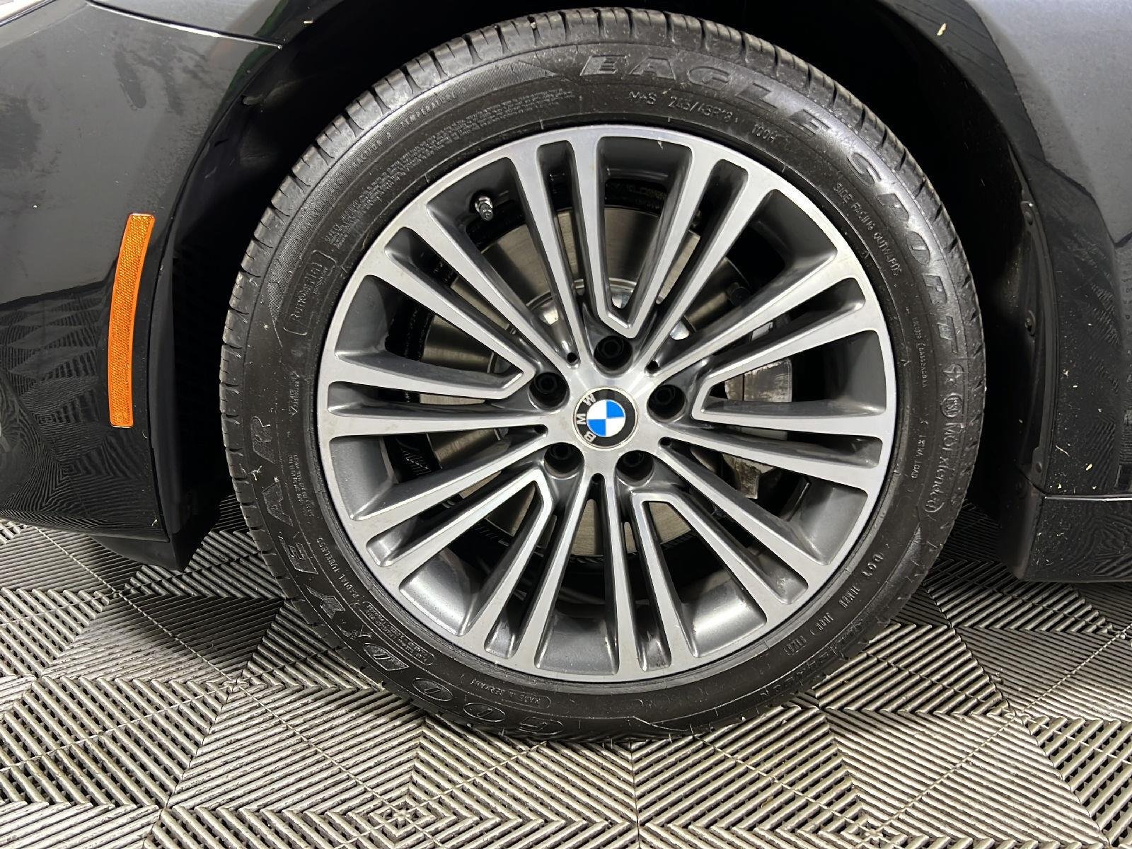 Used 2018 Black Sapphire Metallic BMW 530i xDrive image 26