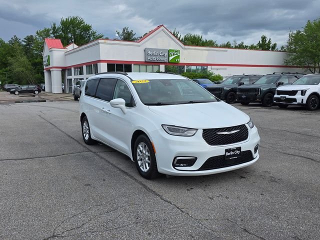 Used 2022 Bright White Clearcoat Chrysler Touring L image 31