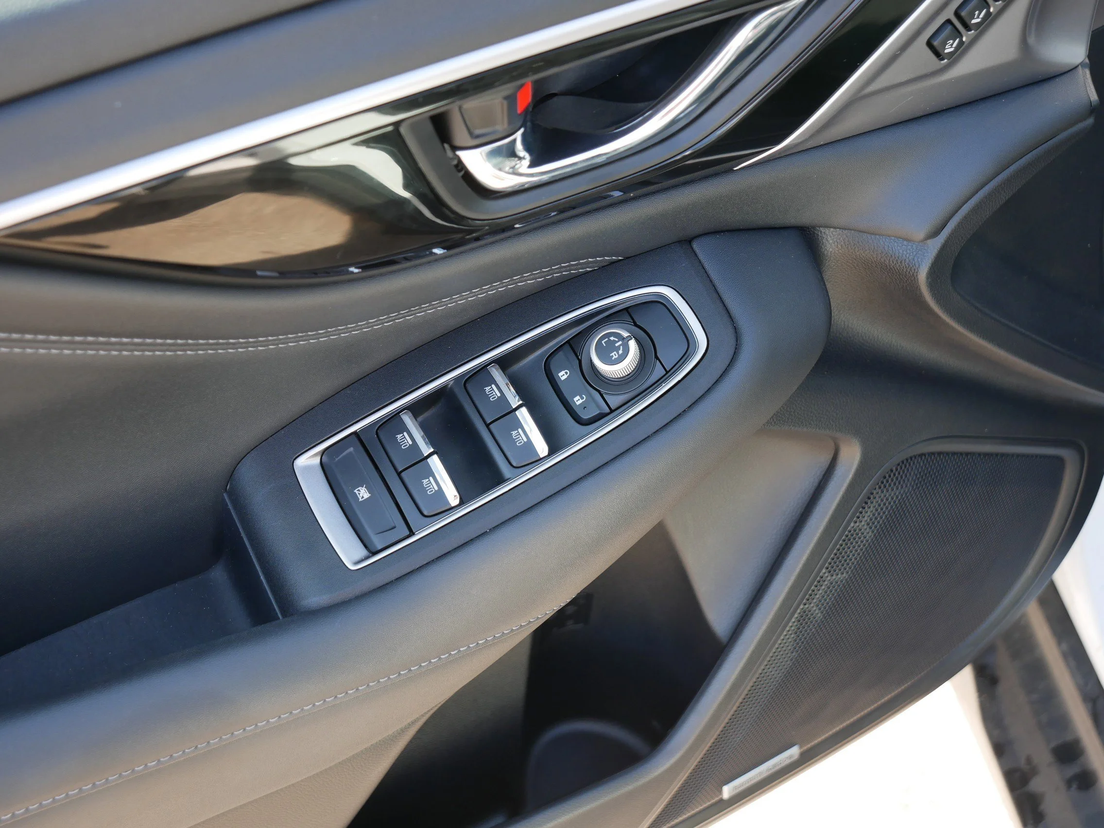 Used 2020 Crystal White Pearl Subaru Limited image 19