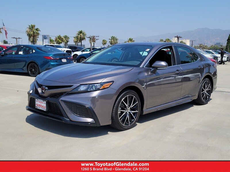 2023 Toyota Camry SE's photo