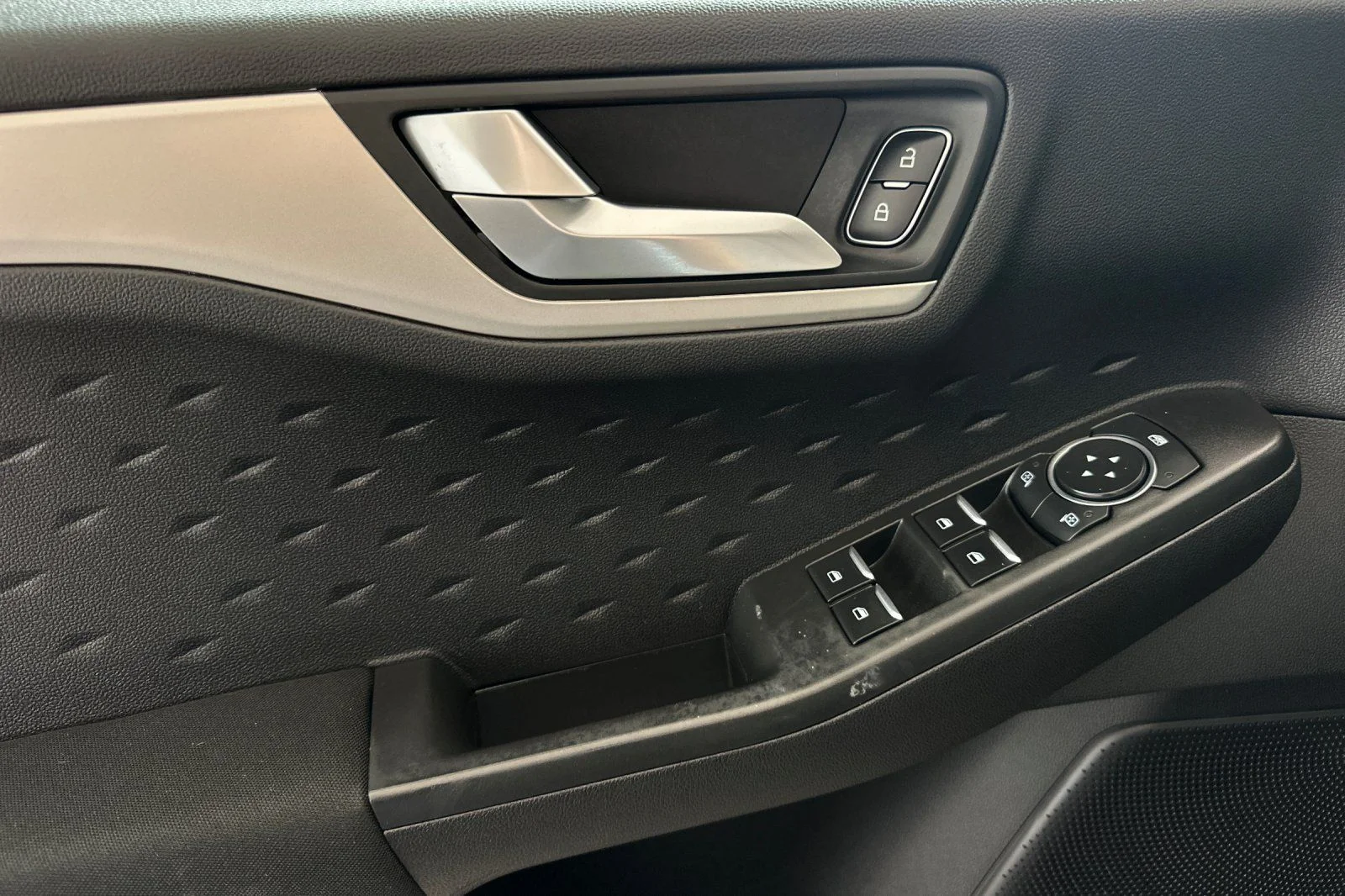 Certified Used 2020 Magnetic Metallic Ford SE image 10