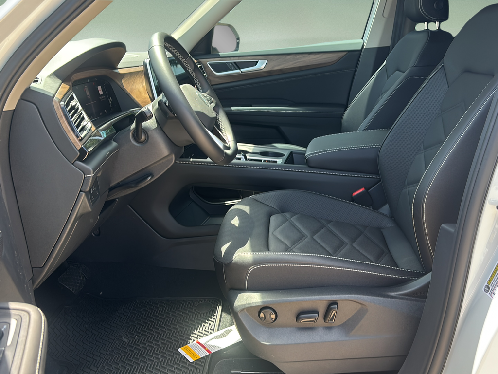 New 2026 White/off-white Volkswagen 2.0T SE image 21