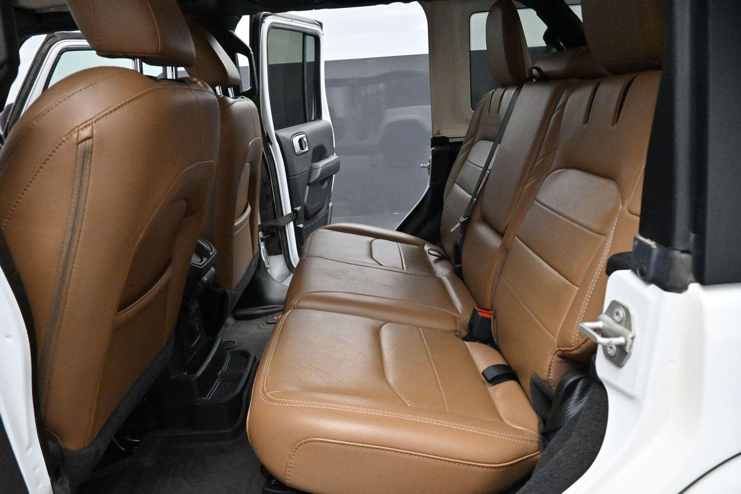 Used 2022 Bright White Clearcoat Jeep Unlimited Sahara image 28