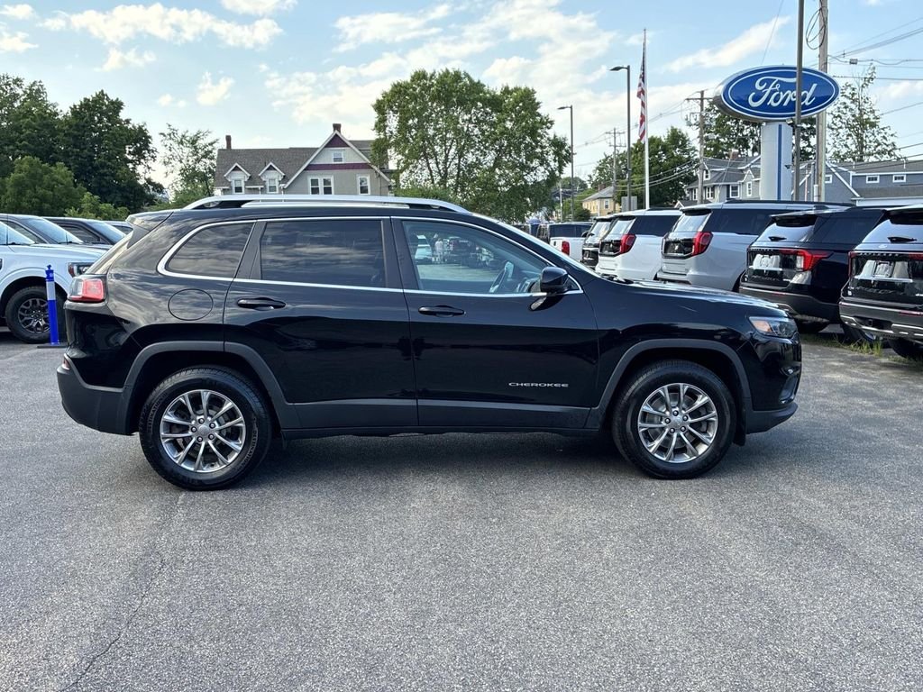 Used 2019 Black Jeep Latitude Plus image 8